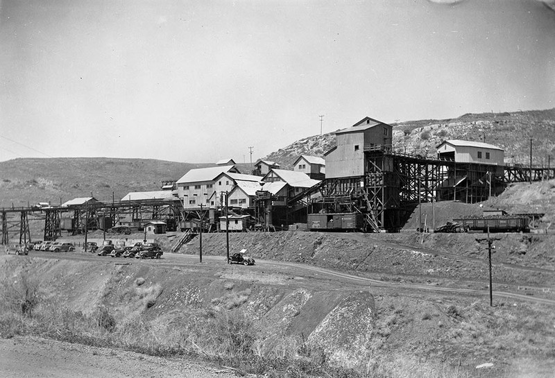 Smith Mine, exterior